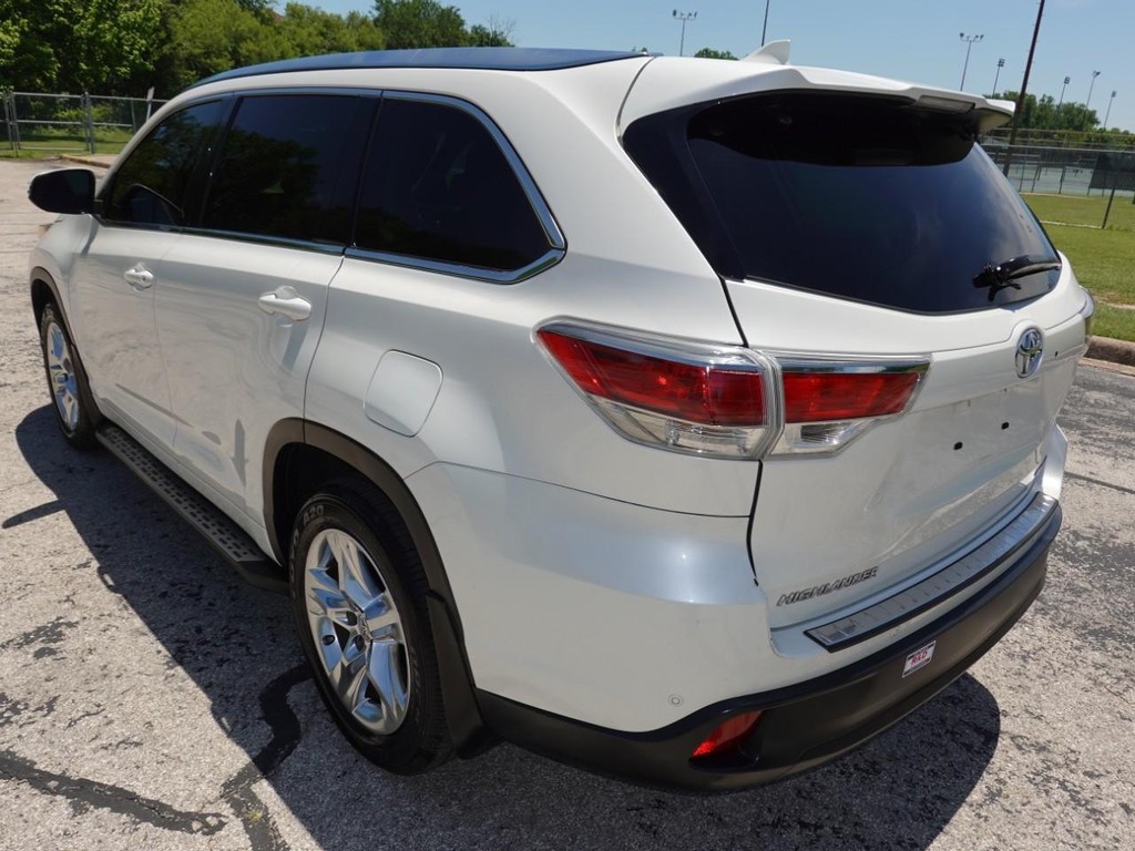 Toyota Highlander Vehicle Full-screen Gallery Image 05