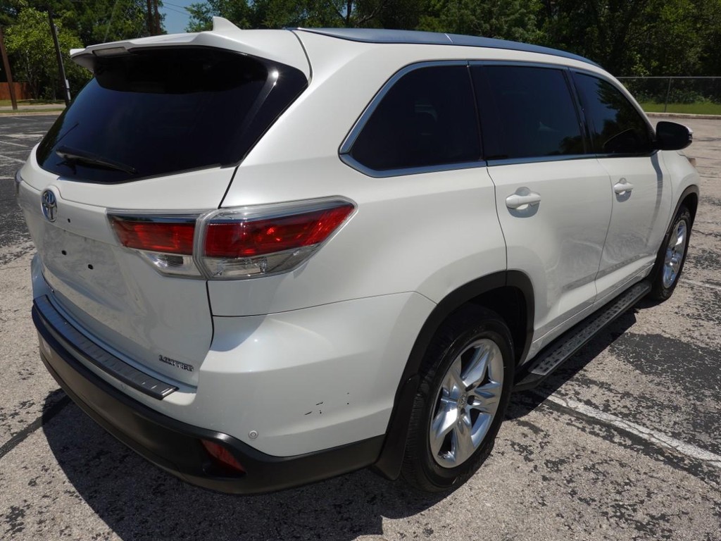 Toyota Highlander Vehicle Full-screen Gallery Image 07