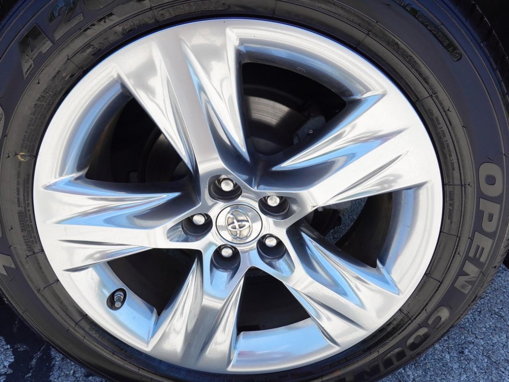 Toyota Highlander Vehicle Full-screen Gallery Image 08
