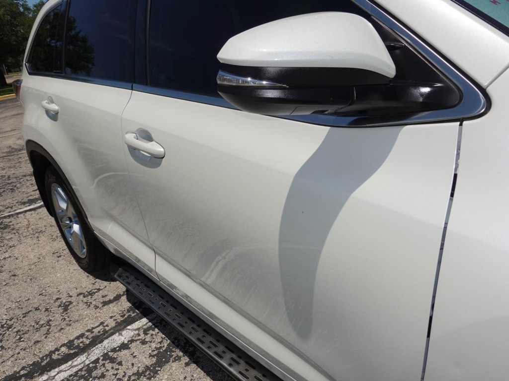 Toyota Highlander Vehicle Full-screen Gallery Image 10
