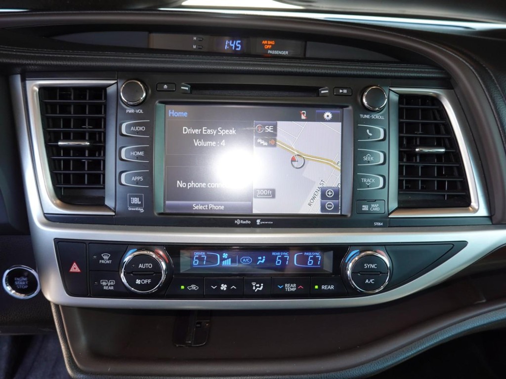 Toyota Highlander Vehicle Full-screen Gallery Image 13