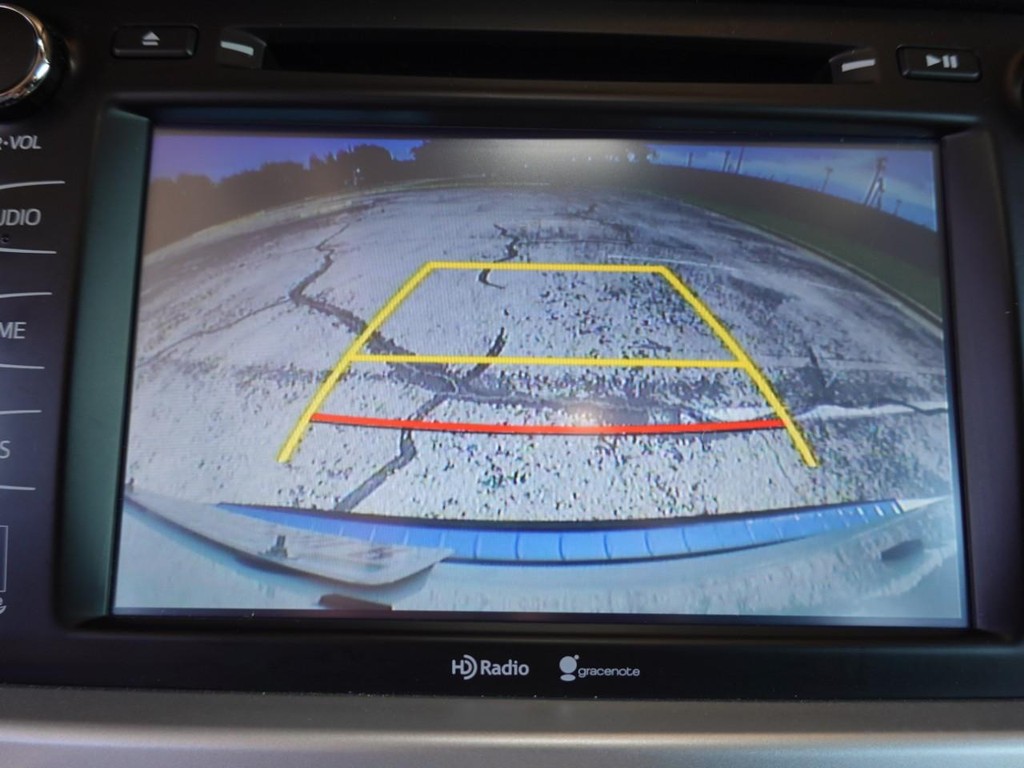 Toyota Highlander Vehicle Full-screen Gallery Image 14