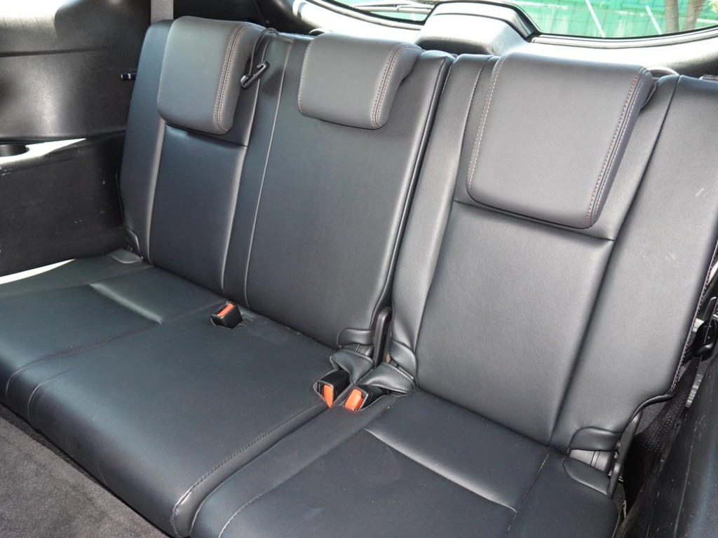 Toyota Highlander Vehicle Full-screen Gallery Image 21