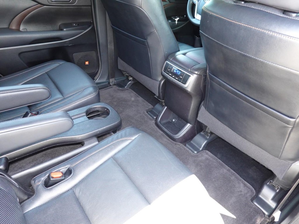Toyota Highlander Vehicle Full-screen Gallery Image 25