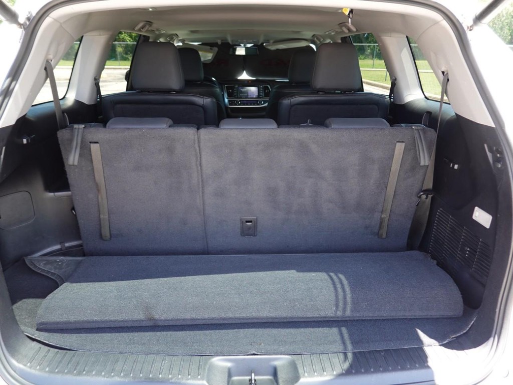 Toyota Highlander Vehicle Full-screen Gallery Image 27