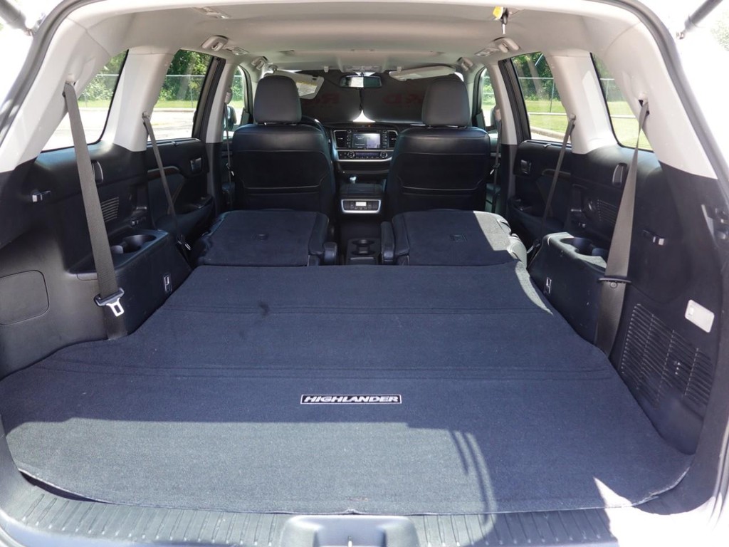 Toyota Highlander Vehicle Full-screen Gallery Image 28