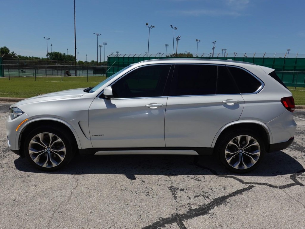 BMW X5 Vehicle Full-screen Gallery Image 02