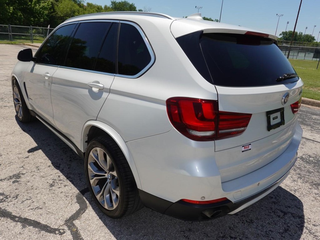 BMW X5 Vehicle Full-screen Gallery Image 03