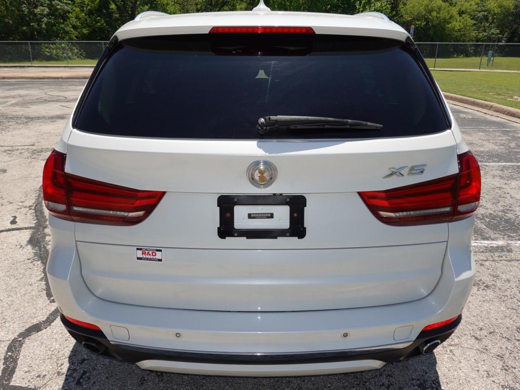 BMW X5 Vehicle Full-screen Gallery Image 04
