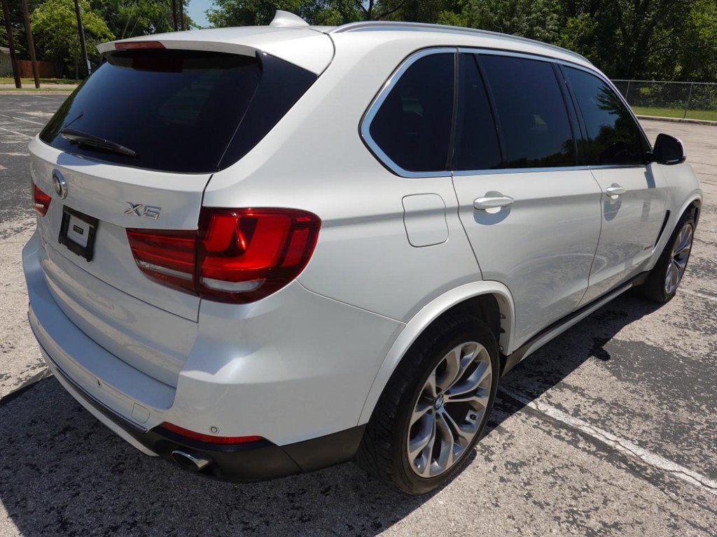 BMW X5 Vehicle Full-screen Gallery Image 05