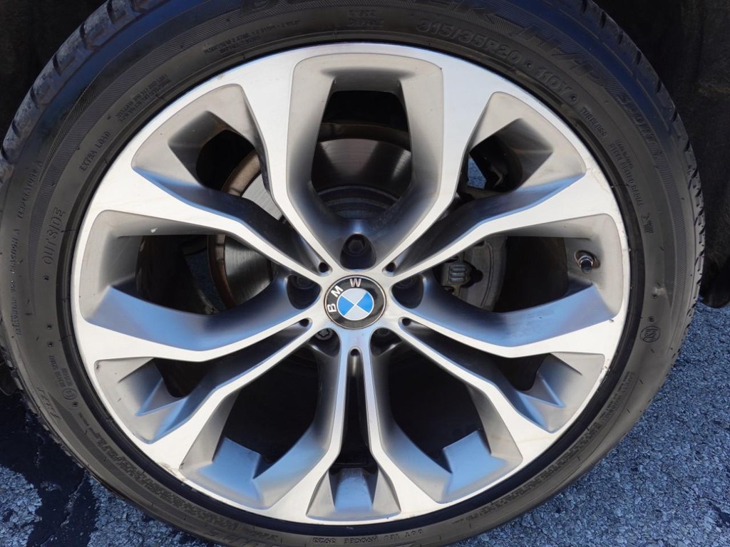 BMW X5 Vehicle Full-screen Gallery Image 07