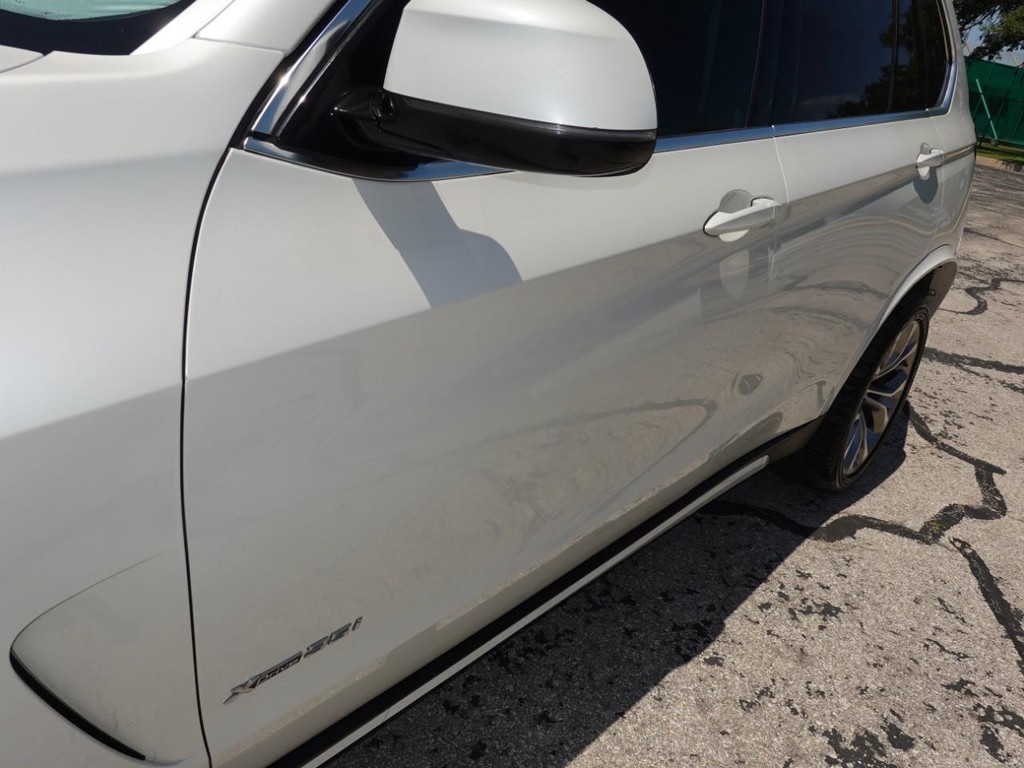 BMW X5 Vehicle Full-screen Gallery Image 08