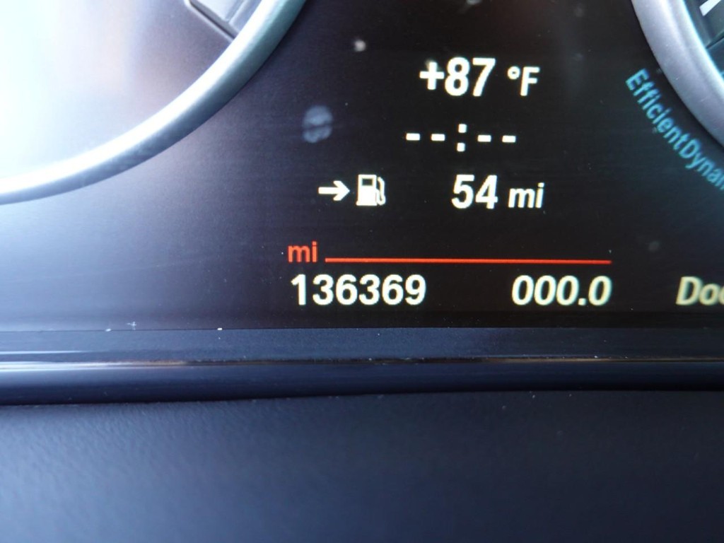 BMW X5 Vehicle Full-screen Gallery Image 10