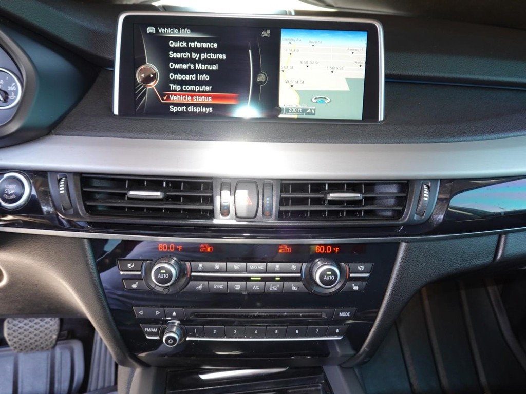 BMW X5 Vehicle Full-screen Gallery Image 12