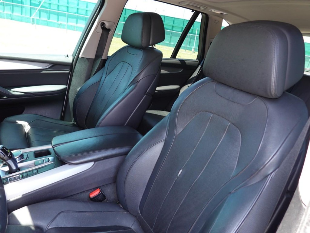 BMW X5 Vehicle Full-screen Gallery Image 14