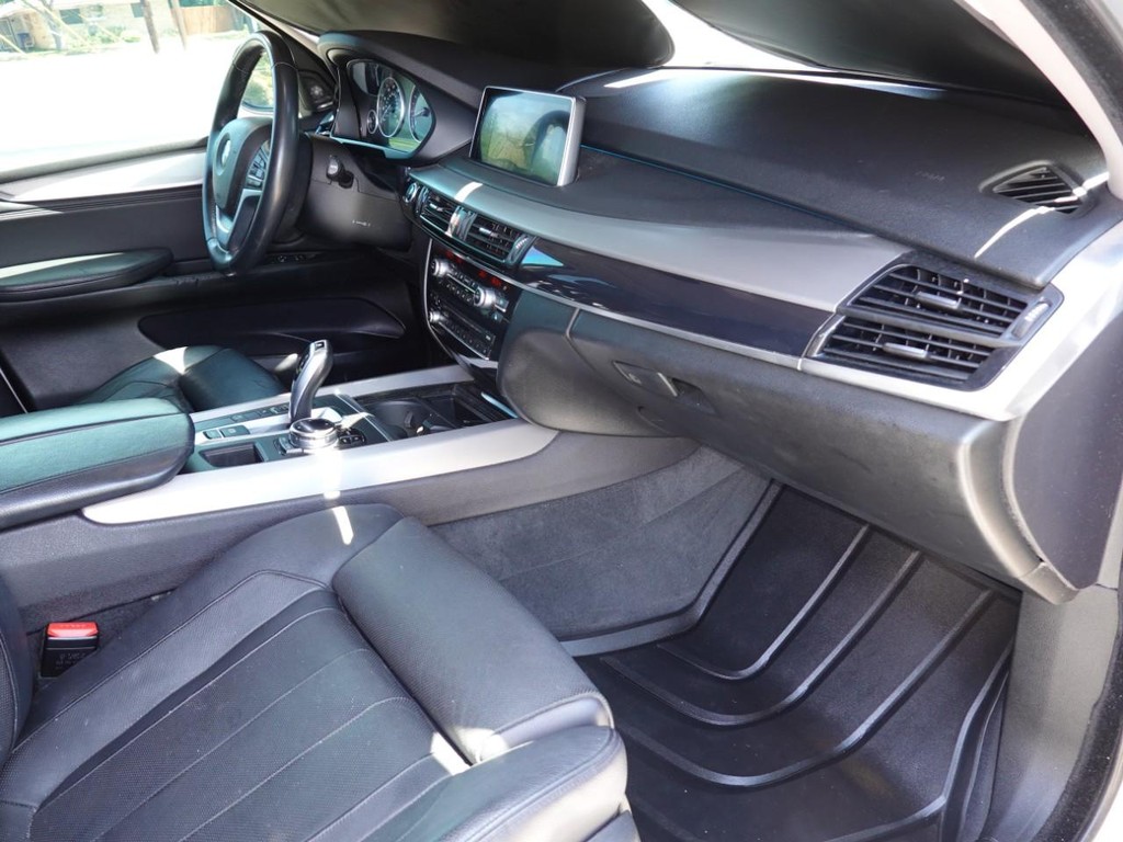 BMW X5 Vehicle Full-screen Gallery Image 20