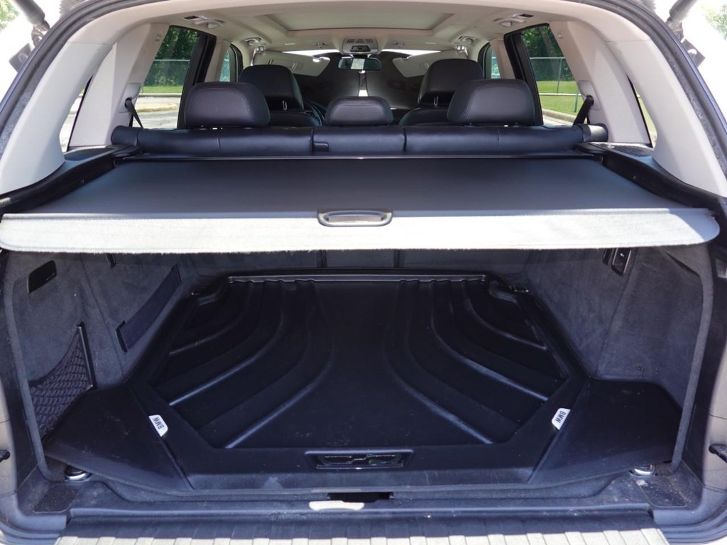 BMW X5 Vehicle Full-screen Gallery Image 25