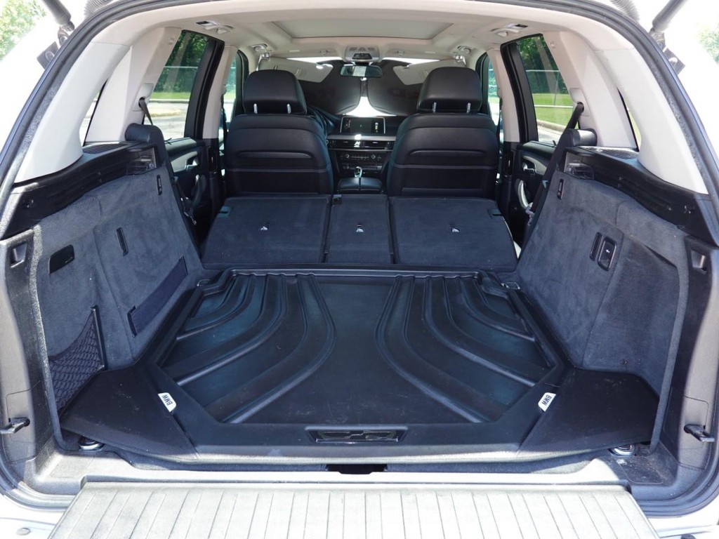 BMW X5 Vehicle Full-screen Gallery Image 26