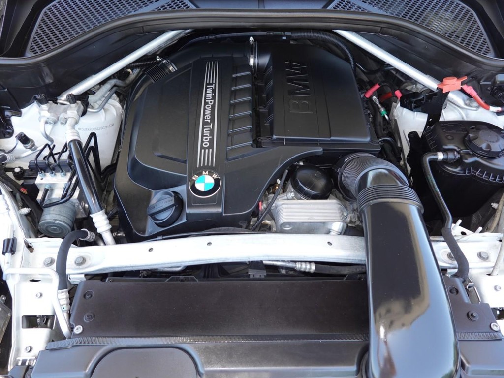 BMW X5 Vehicle Full-screen Gallery Image 27