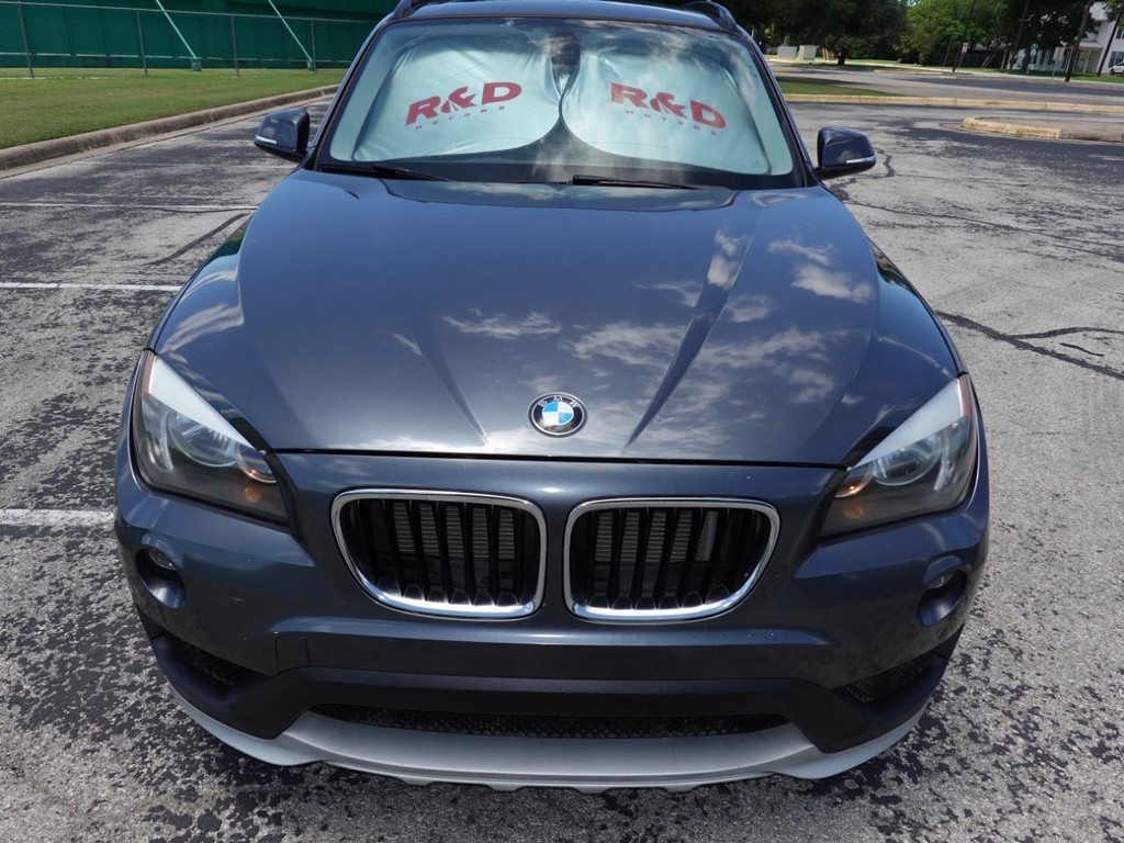 BMW X1 Vehicle Full-screen Gallery Image 02