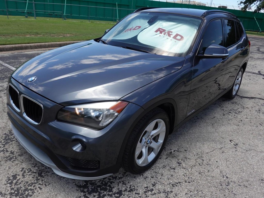 BMW X1 Vehicle Full-screen Gallery Image 03