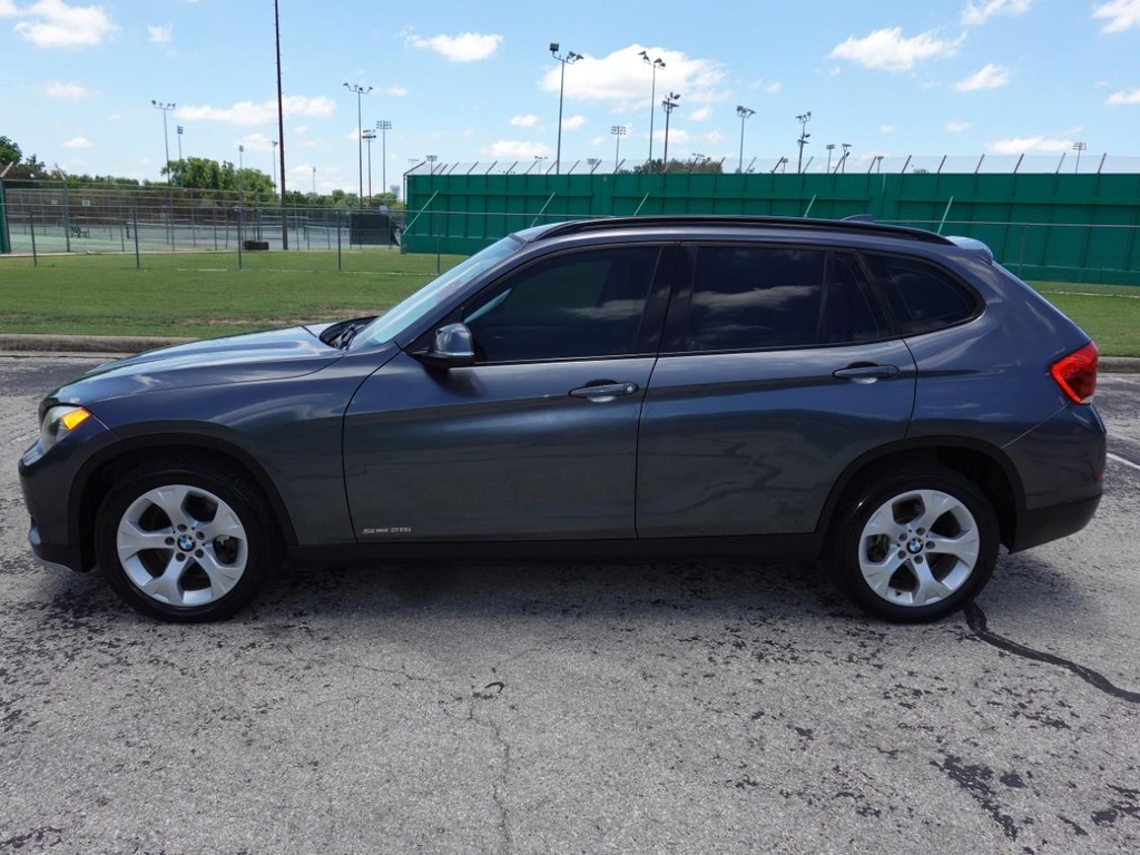 BMW X1 Vehicle Full-screen Gallery Image 04