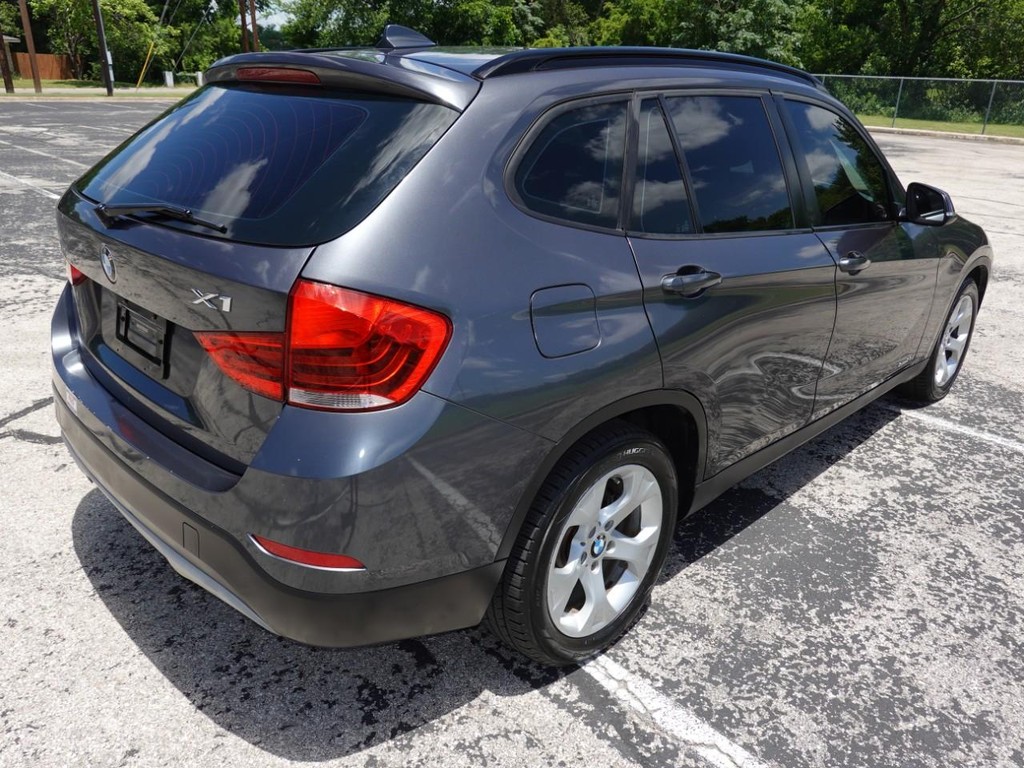 BMW X1 Vehicle Full-screen Gallery Image 07