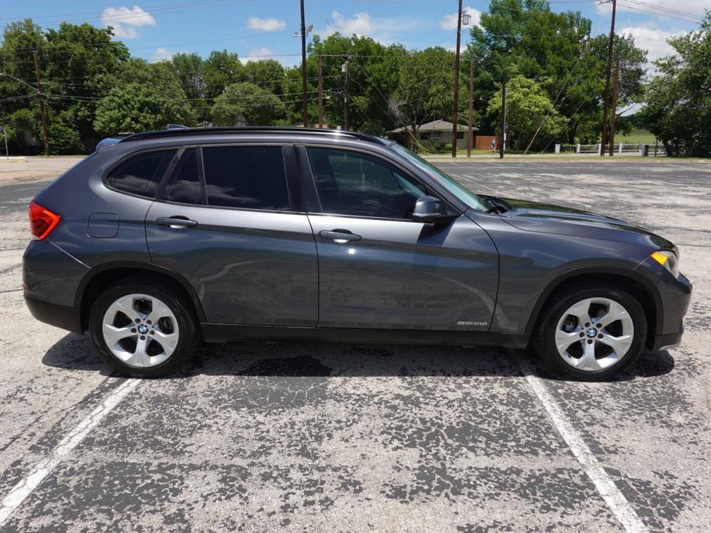 BMW X1 Vehicle Full-screen Gallery Image 08