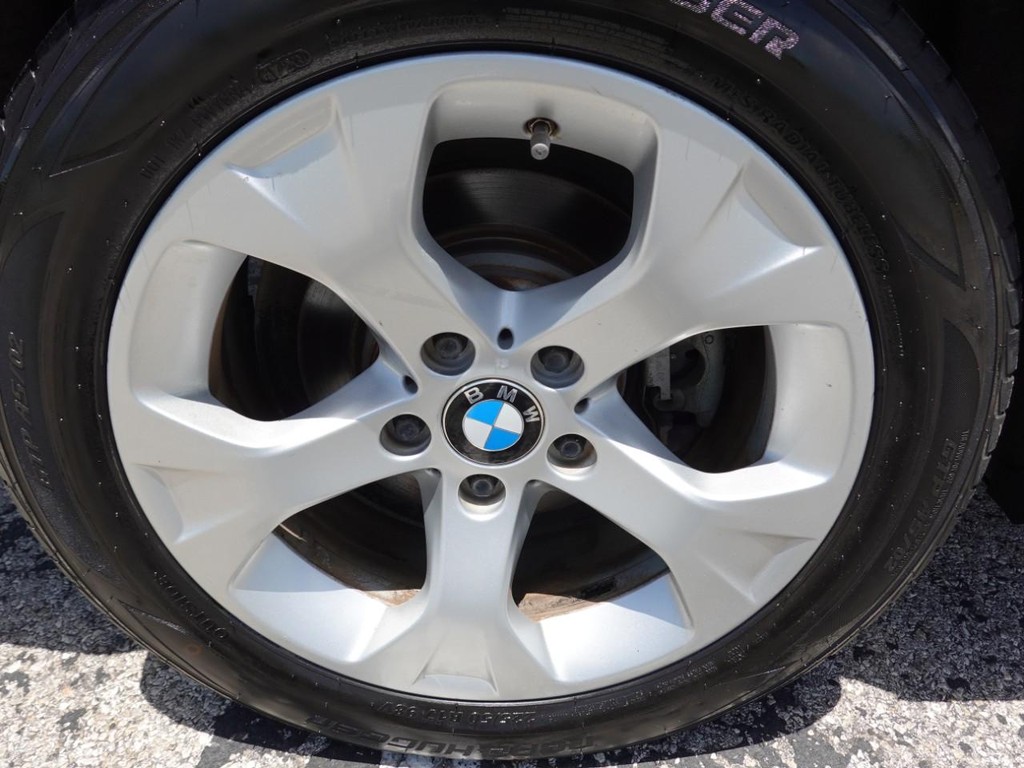 BMW X1 Vehicle Full-screen Gallery Image 09