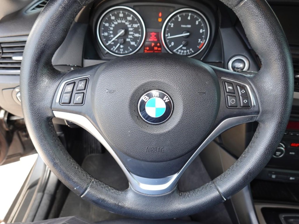 BMW X1 Vehicle Full-screen Gallery Image 13