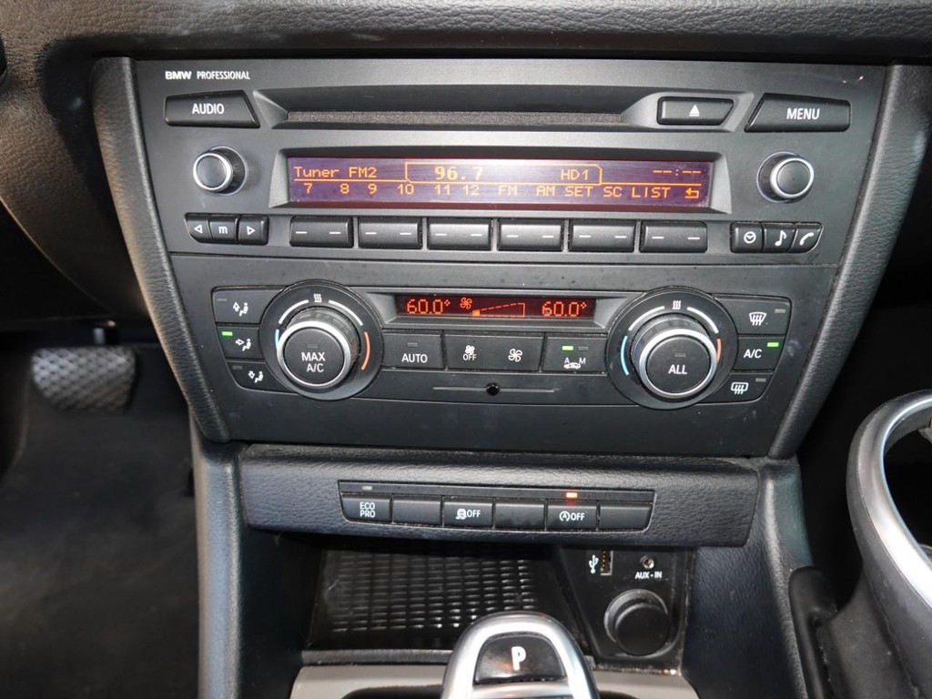 BMW X1 Vehicle Full-screen Gallery Image 14