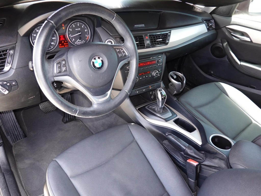 BMW X1 Vehicle Full-screen Gallery Image 16