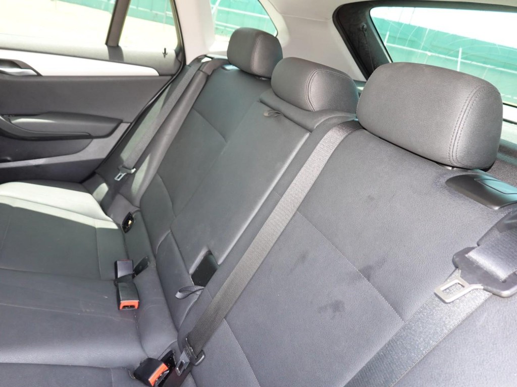 BMW X1 Vehicle Full-screen Gallery Image 18