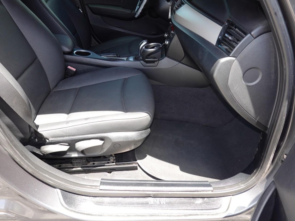 BMW X1 Vehicle Full-screen Gallery Image 21