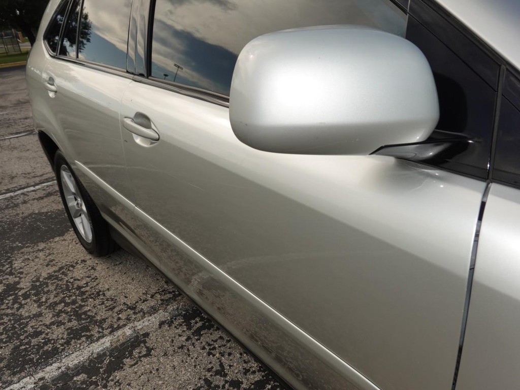 Lexus RX 350 Vehicle Full-screen Gallery Image 11