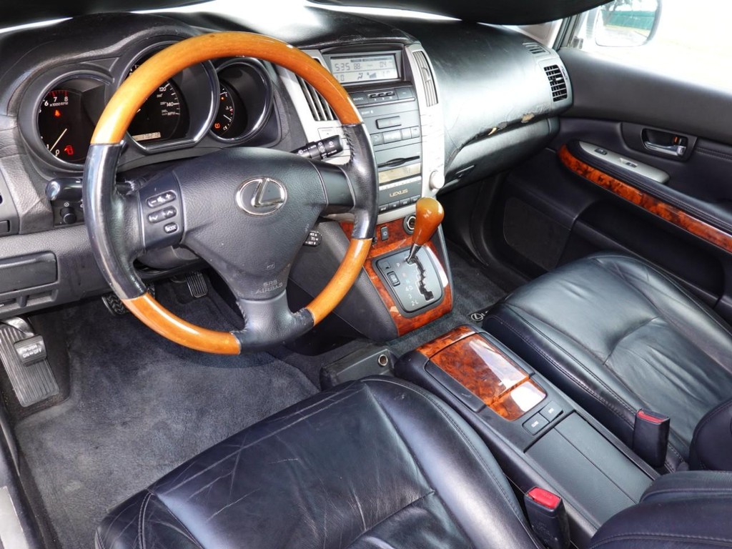 Lexus RX 350 Vehicle Full-screen Gallery Image 17