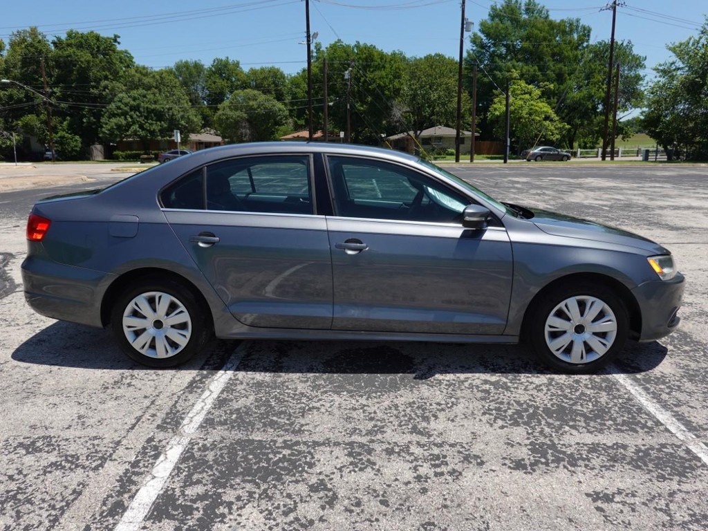 Volkswagen Jetta Sedan Vehicle Full-screen Gallery Image 08
