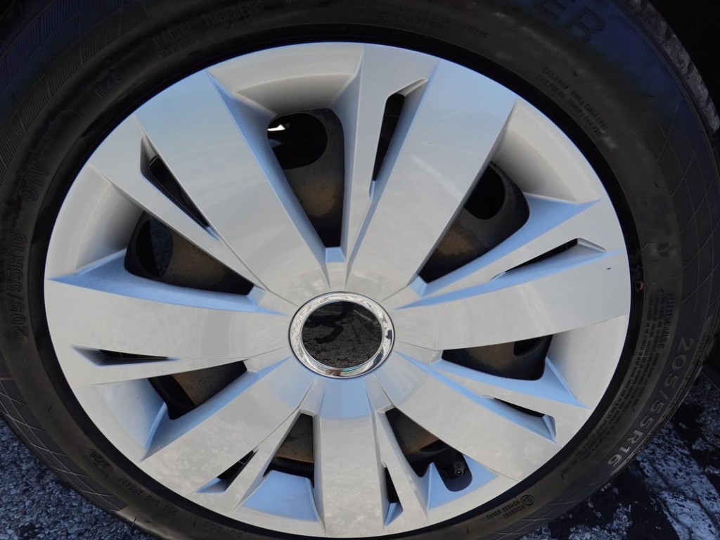 Volkswagen Jetta Sedan Vehicle Full-screen Gallery Image 09