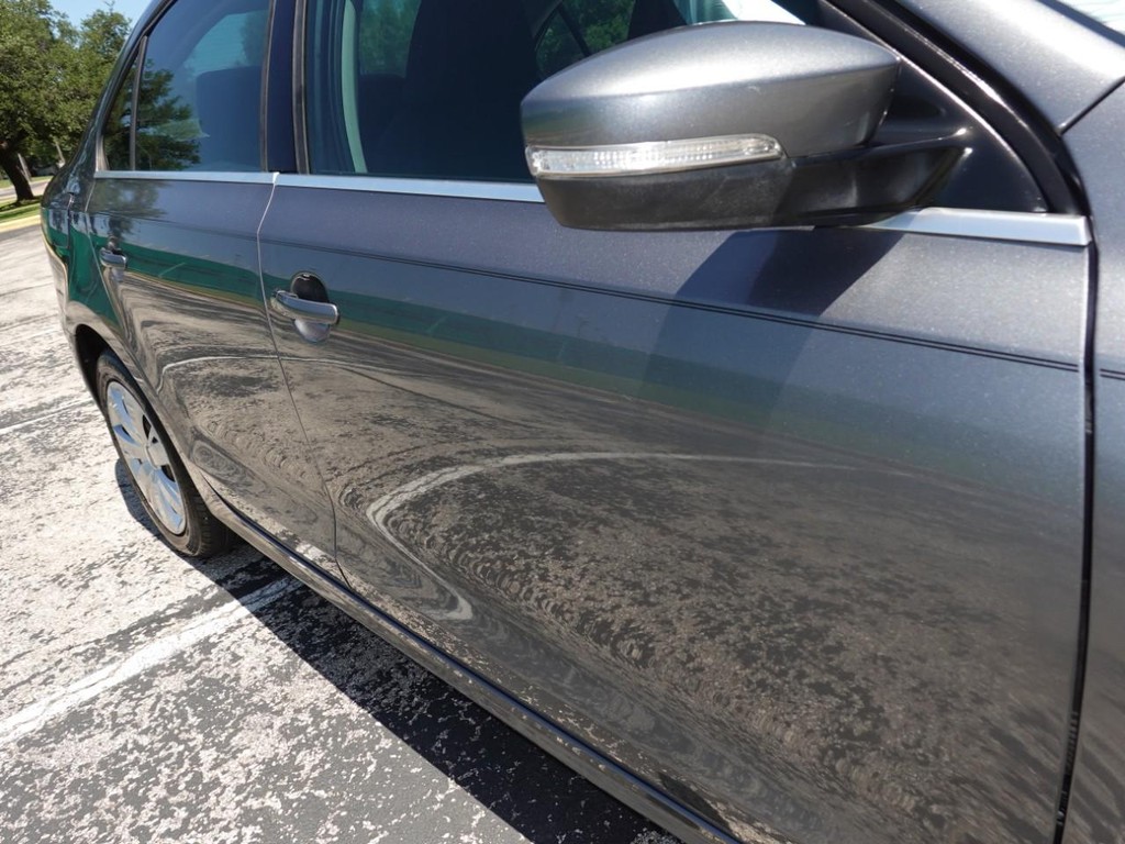 Volkswagen Jetta Sedan Vehicle Full-screen Gallery Image 11