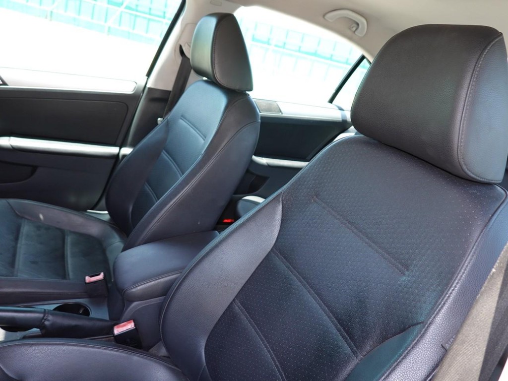 Volkswagen Jetta Sedan Vehicle Full-screen Gallery Image 15