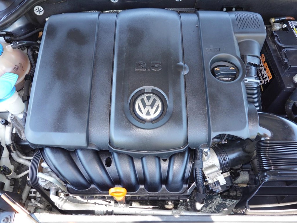 Volkswagen Jetta Sedan Vehicle Full-screen Gallery Image 26