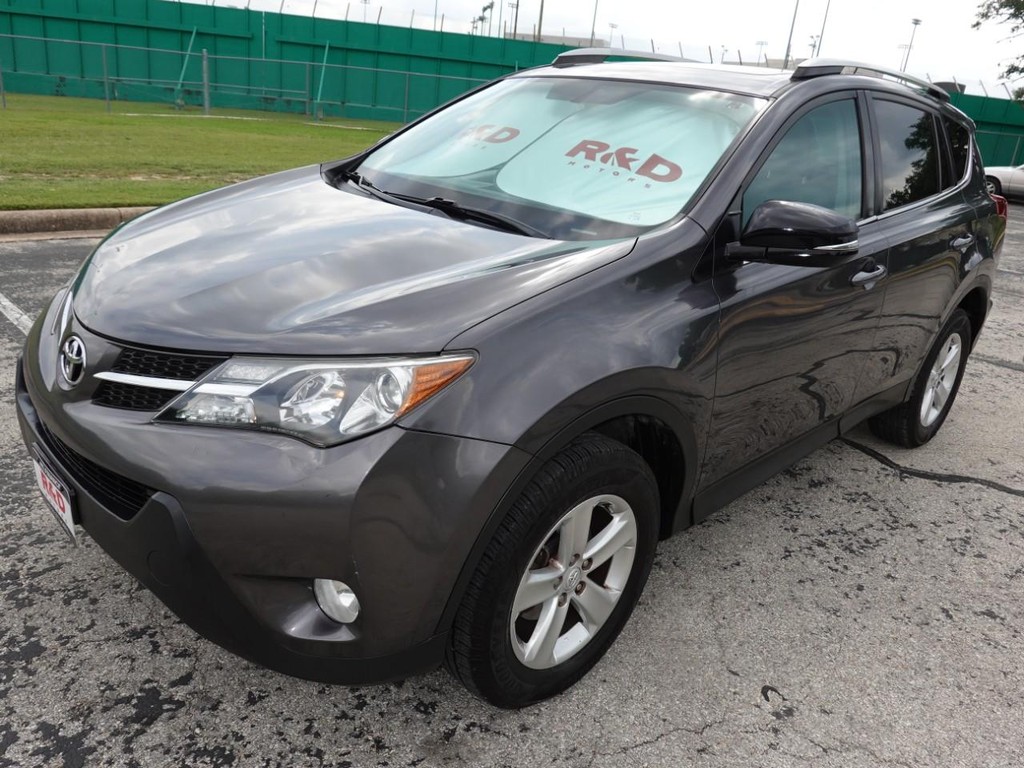 Toyota RAV4 Vehicle Full-screen Gallery Image 03