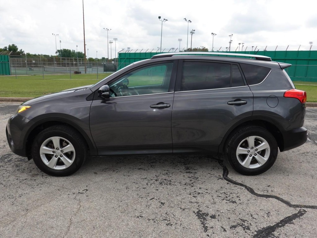 Toyota RAV4 Vehicle Full-screen Gallery Image 04