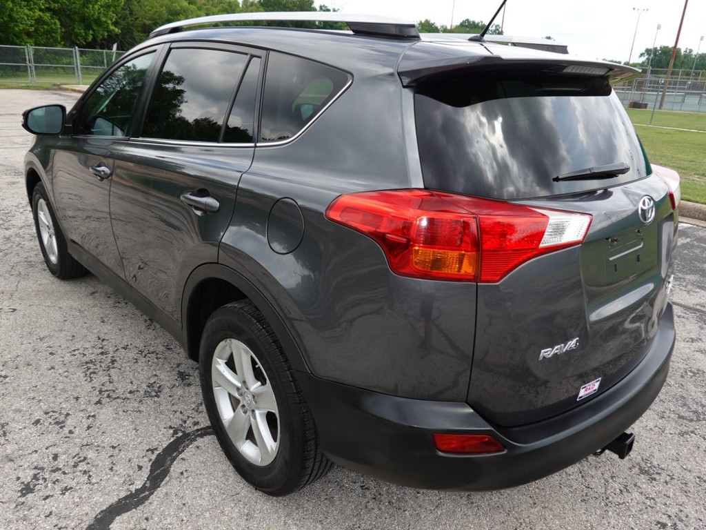 Toyota RAV4 Vehicle Full-screen Gallery Image 05