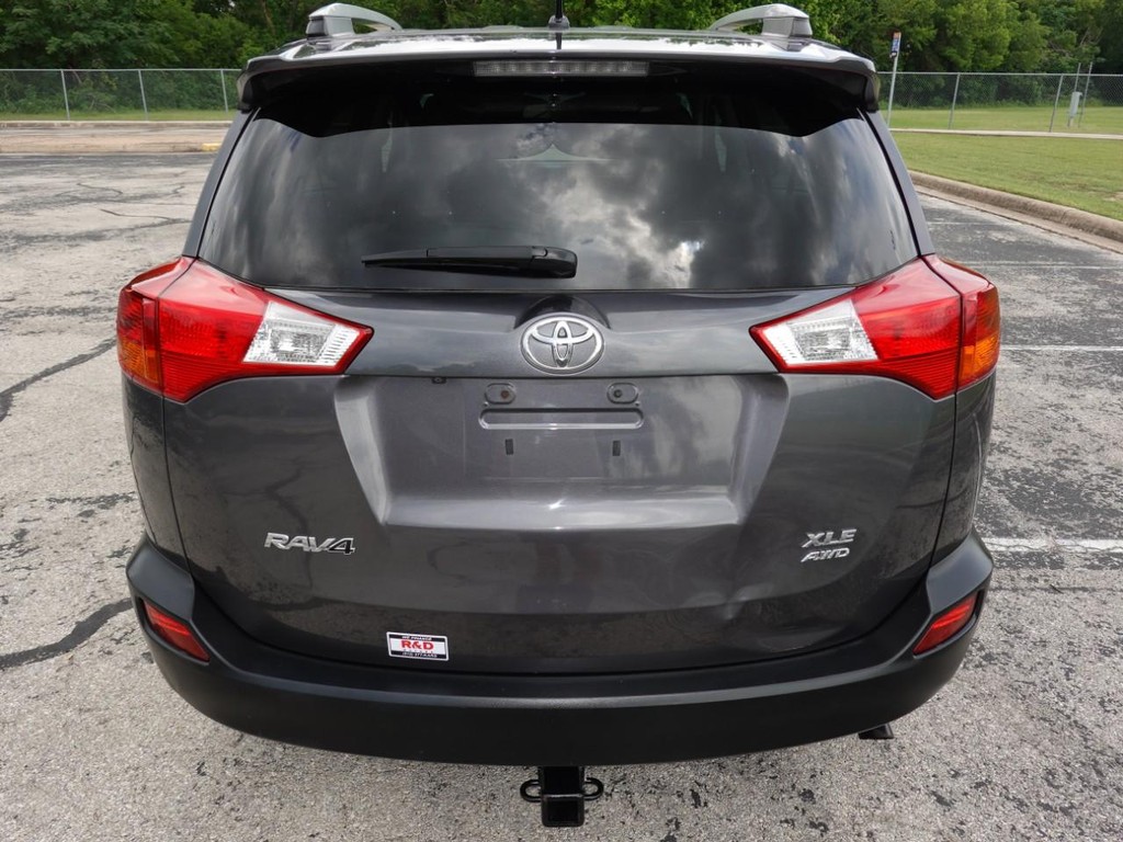 Toyota RAV4 Vehicle Full-screen Gallery Image 06