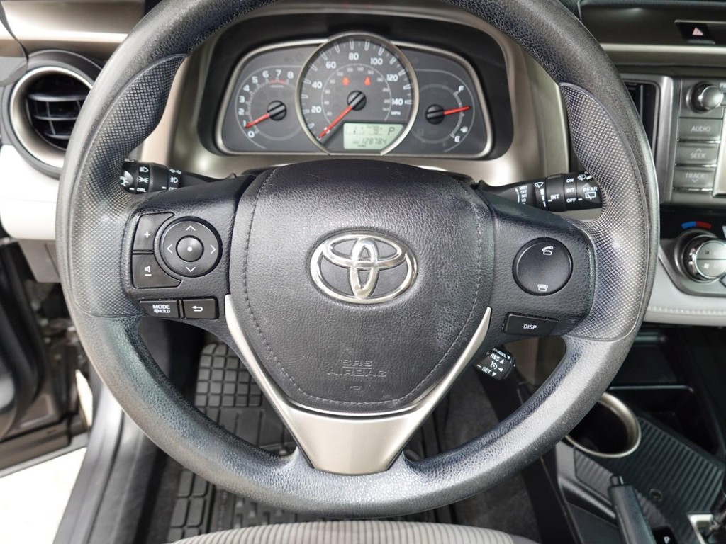 Toyota RAV4 Vehicle Full-screen Gallery Image 13
