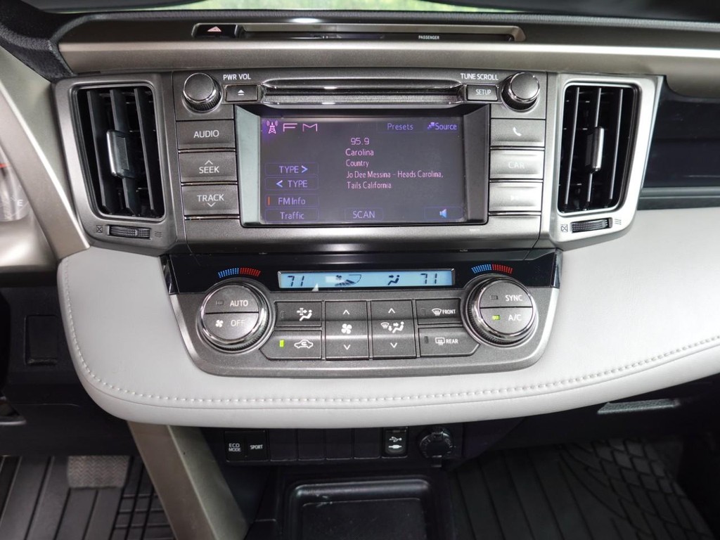 Toyota RAV4 Vehicle Full-screen Gallery Image 14