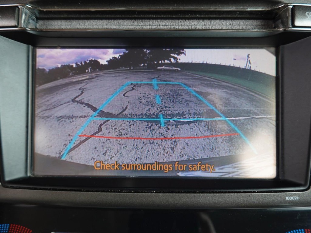 Toyota RAV4 Vehicle Full-screen Gallery Image 15