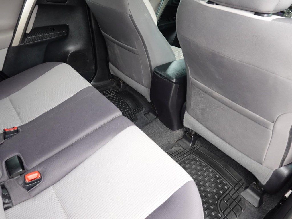 Toyota RAV4 Vehicle Full-screen Gallery Image 25