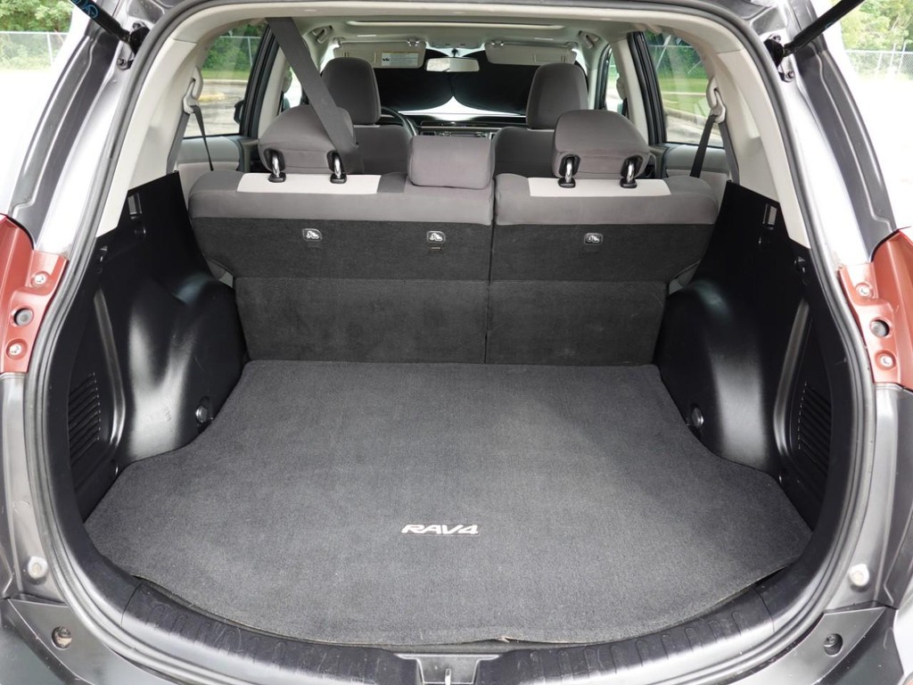 Toyota RAV4 Vehicle Full-screen Gallery Image 27